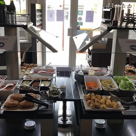 & Restaurant Lepassplat Hotell Montbrison